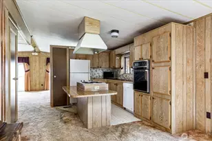 1361 NE Goldie St, Oak Harbor, WA 98277 - Photo 9