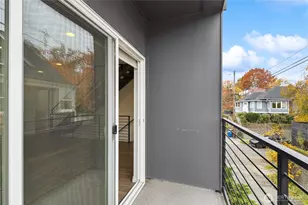 1017 W Crockett St, Seattle, WA 98119 - Photo 7