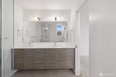 1017 W Crockett Street, Seattle, WA 98119 - Photo 19
