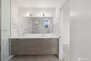 1017 W Crockett St, Seattle, WA 98119 - Photo 19