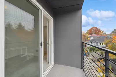 1017 W Crockett Street, Seattle, WA 98119 - Photo 13