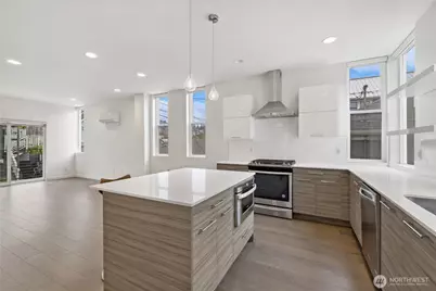 1017 W Crockett Street, Seattle, WA 98119 - Photo 9