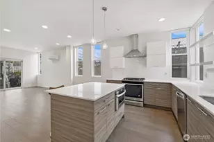 1017 W Crockett St, Seattle, WA 98119 - Photo 9
