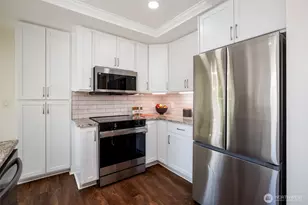 610 N 125th St, Seattle, WA 98133 - Photo 11