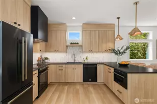 3636 Greenwood Ave N, Seattle, WA 98103 - Photo 11