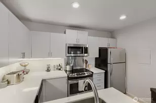 2134 Waverly Pl N, Seattle, WA 98109 - Photo 7