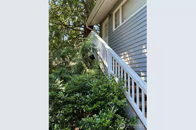 648 Lake Sammamish Lane NE, Bellevue, WA 98008 - Photo 25