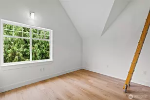 910 N 74th St, Seattle, WA 98103 - Photo 23