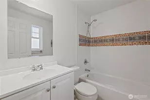 910 N 74th St, Seattle, WA 98103 - Photo 7