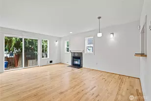 910 N 74th St, Seattle, WA 98103 - Photo 9