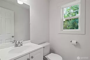 910 N 74th St, Seattle, WA 98103 - Photo 21