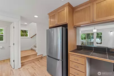 910 N 74th Street, Seattle, WA 98103 - Photo 11