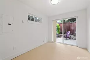 910 N 74th St, Seattle, WA 98103 - Photo 15
