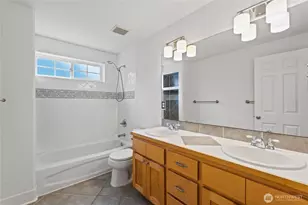 910 N 74th St, Seattle, WA 98103 - Photo 25