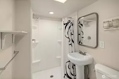 10750 66th Avenue S, Seattle, WA 98178 - Photo 25