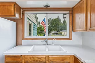 716 Woodard Ave NE, Castle Rock, WA 98611 - Photo 9