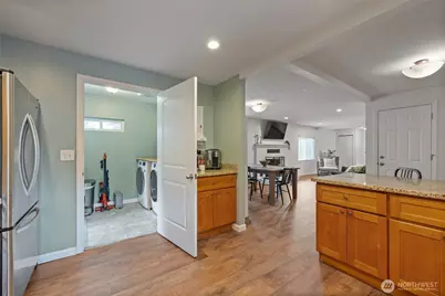 5606 Vickery Avenue E, Tacoma, WA 98443 - Photo 9