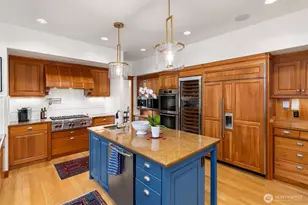 10374 Country Club Rd, Bainbridge Island, WA 98110 - Photo 9