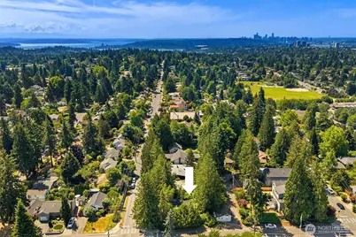 8255 30th Avenue NE, Seattle, WA 98115 - Photo 3