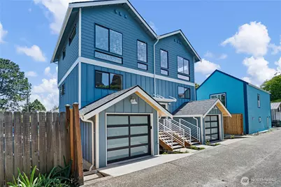 8043 19th Avenue NE, Seattle, WA 98115 - Photo 1