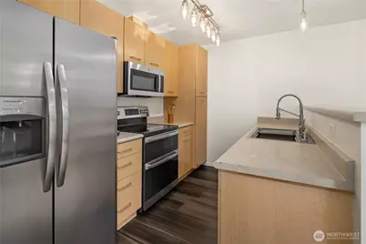 710 240th Way SE #J302, Sammamish, WA 98074 - Photo 7