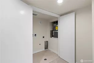 8045 19th Ave NE, Seattle, WA 98115 - Photo 19