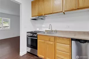 417 23rd Ave, Seattle, WA 98122 - Photo 9