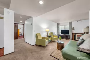 11300 1st Ave NE, Seattle, WA 98125 - Photo 9