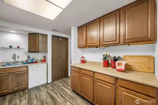 11300 1st Ave NE, Seattle, WA 98125 - Photo 25