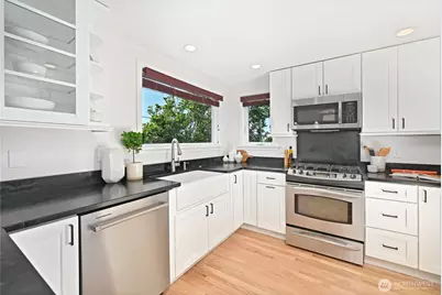 4024 55th Avenue SW, Seattle, WA 98116 - Photo 9