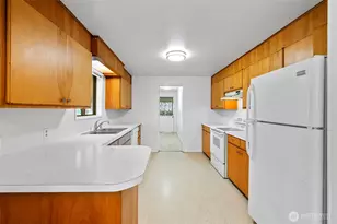 301 SW 108th St, Everett, WA 98204 - Photo 9