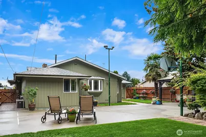 8620 21st Avenue NW, Seattle, WA 98117 - Photo 31