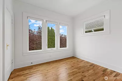 706 N 78th Street, Seattle, WA 98103 - Photo 13