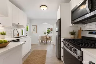 706 N 78th St, Seattle, WA 98103 - Photo 3