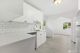 706 N 78th St, Seattle, WA 98103 - Photo 7