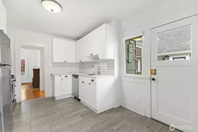 706 N 78th Street, Seattle, WA 98103 - Photo 5