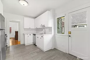 706 N 78th St, Seattle, WA 98103 - Photo 5
