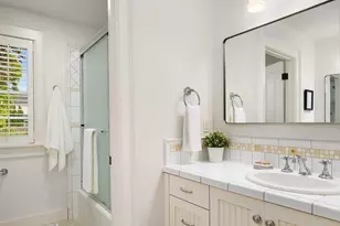 10910 NE 18th Pl, Bellevue, WA 98004 - Photo 35