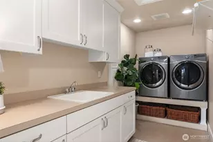 10910 NE 18th Pl, Bellevue, WA 98004 - Photo 37