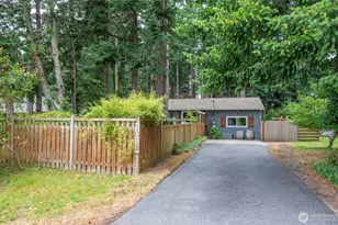 1013 Carl Ave, Oak Harbor, WA 98277 - Photo 3