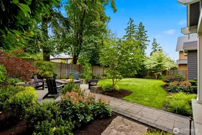 11056 SE 30th St, Bellevue, WA 98004 - Photo 17