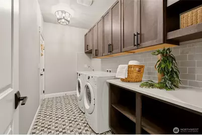 11056 SE 30th St, Bellevue, WA 98004 - Photo 33