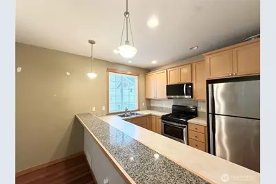 9216 Stone Ave N #B, Seattle, WA 98103 - Photo 9