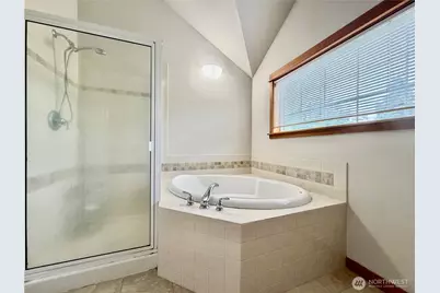 9216 Stone Ave N #B, Seattle, WA 98103 - Photo 15