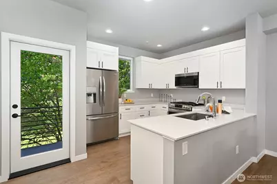 18028 10th Avenue NE #F, Shoreline, WA 98155 - Photo 5