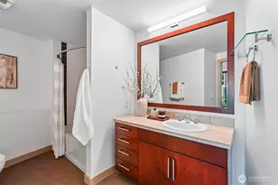 910 Lenora St, Seattle, WA 98121 - Photo 17