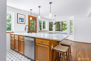 10095 NE Knight Rd, Bainbridge Island, WA 98110 - Photo 11