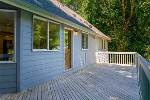 10095 NE Knight Rd, Bainbridge Island, WA 98110 - Photo 23
