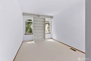 10095 NE Knight Rd, Bainbridge Island, WA 98110 - Photo 17