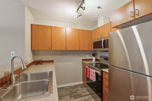 8745 Greenwood Ave N, Seattle, WA 98103 - Photo 11